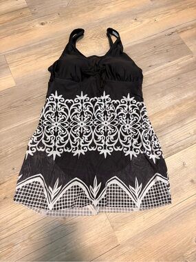 Swim dress medium black/white new with tags